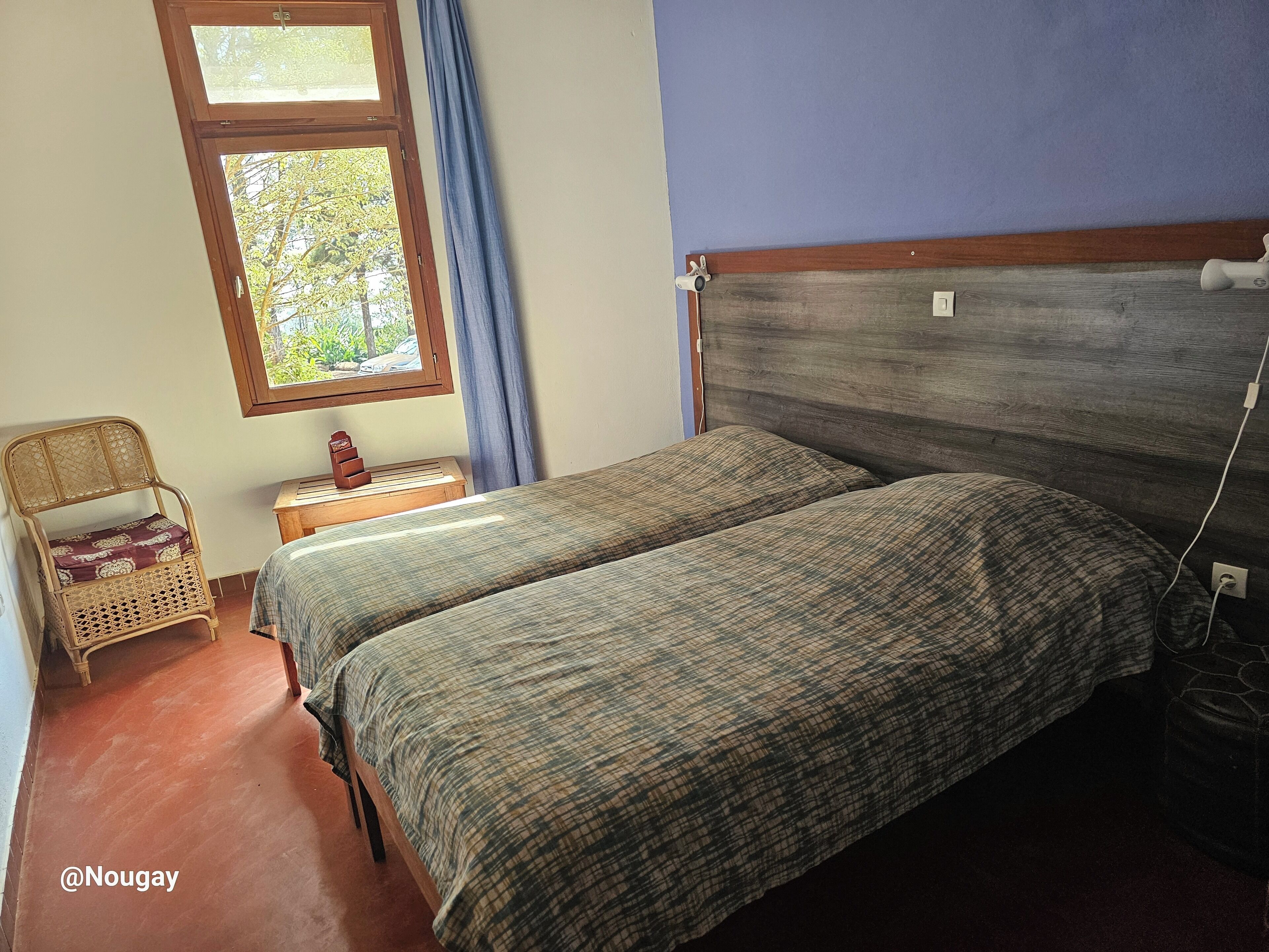 Habitación estándar con 2 camas individuales | Escritorio, espacio para trabajar con laptop y wifi gratis 