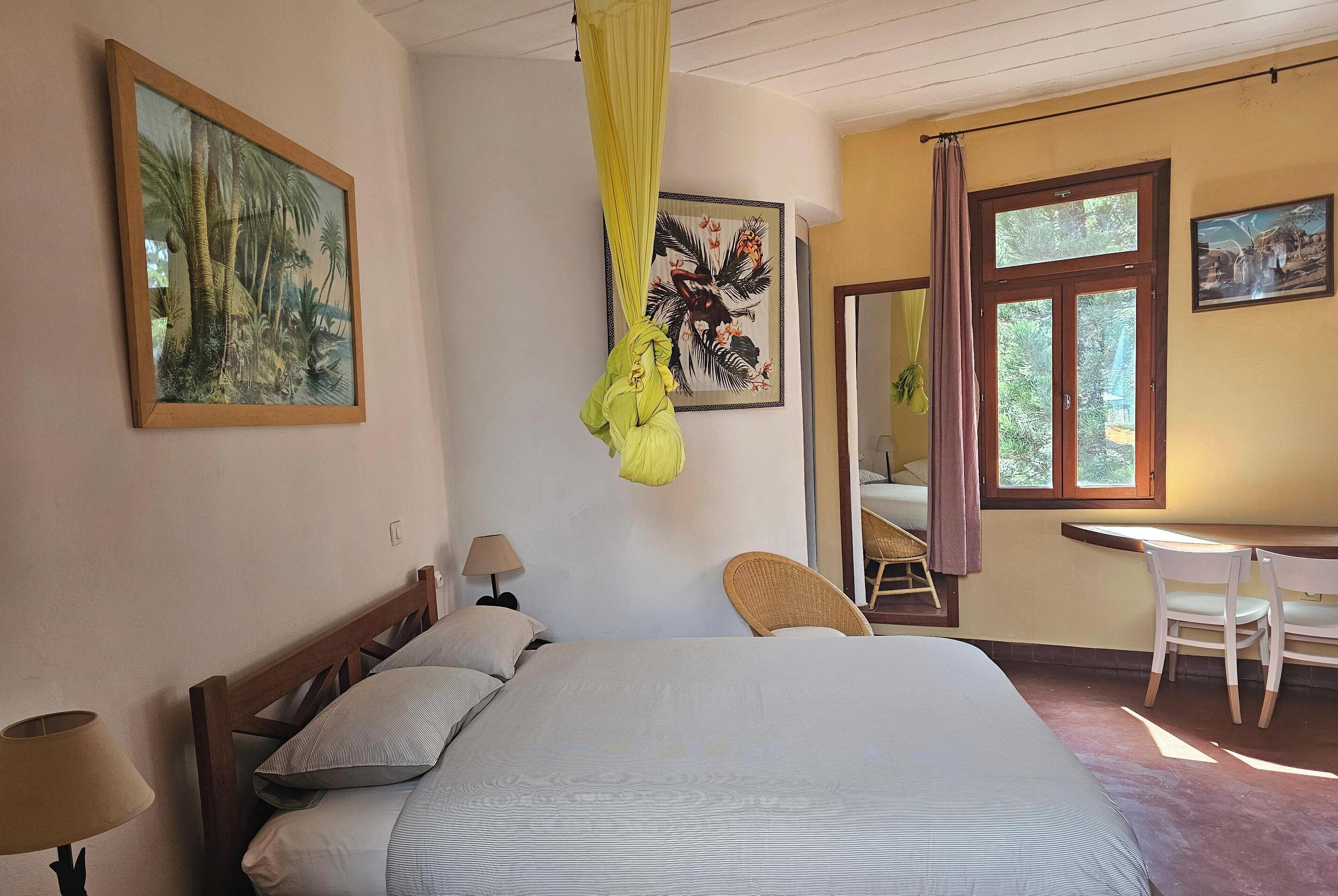 Skrivebord, skrivebord for bærbar PC og wi-fi (inkludert)