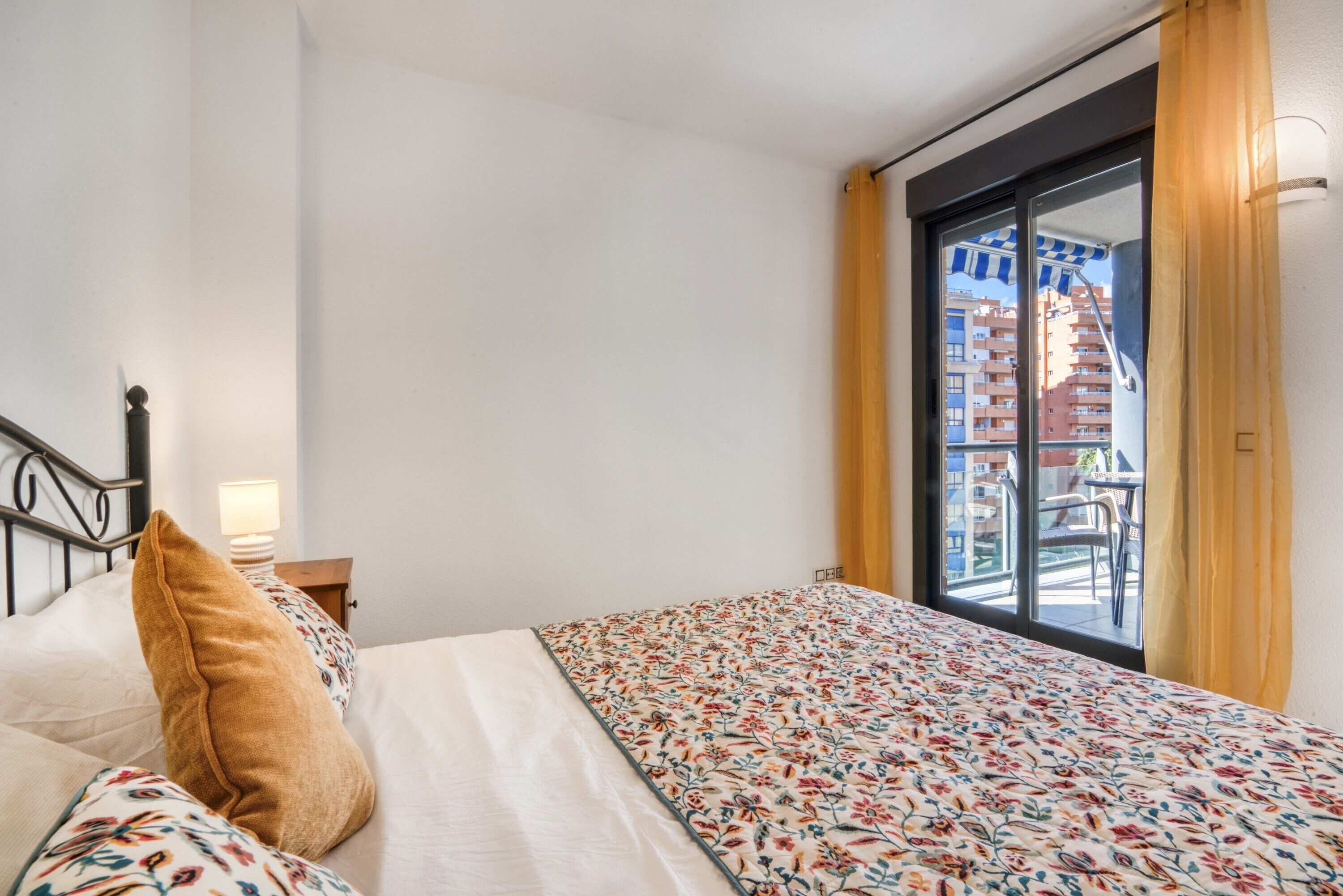 1 slaapkamer, een strijkplank/strijkijzer, wifi, beddengoed