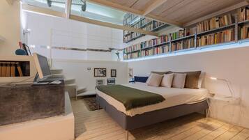 Studio | Iron/ironing board, free WiFi