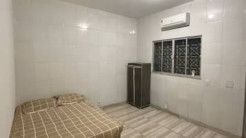 Bügeleisen/Bügelbrett, WLAN, Bettwäsche