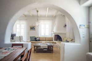 Villa, Mountain View | Living room