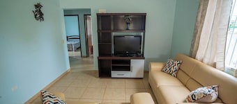 Casa em Barra do Ribeira com Acesso à Praia