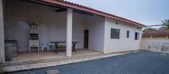 Casa em Barra do Ribeira com Acesso à Praia