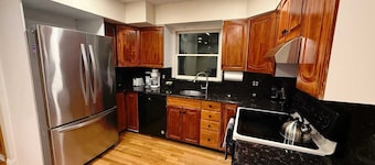 Spacious 4-bedroom 2.5 bath colonial in Hicksville by Seema