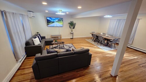 Spacious 4-bedroom 2.5 bath colonial in Hicksville by Seema