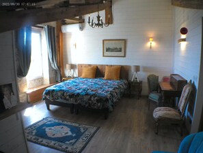 Rum - utsikt mot trädgården | Strykjärn/strykbräda och gratis wi-fi