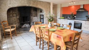 Dining - Cottage in Bacon With Hiking Trails Nearby (Les Monts-Verts)