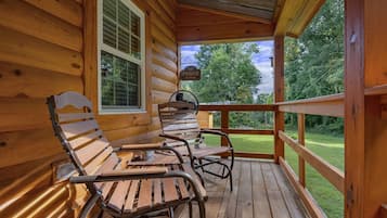 Cabin, 2 Bedrooms | Terrace/patio