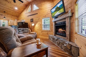 Cabin, 2 Bedrooms | Living area