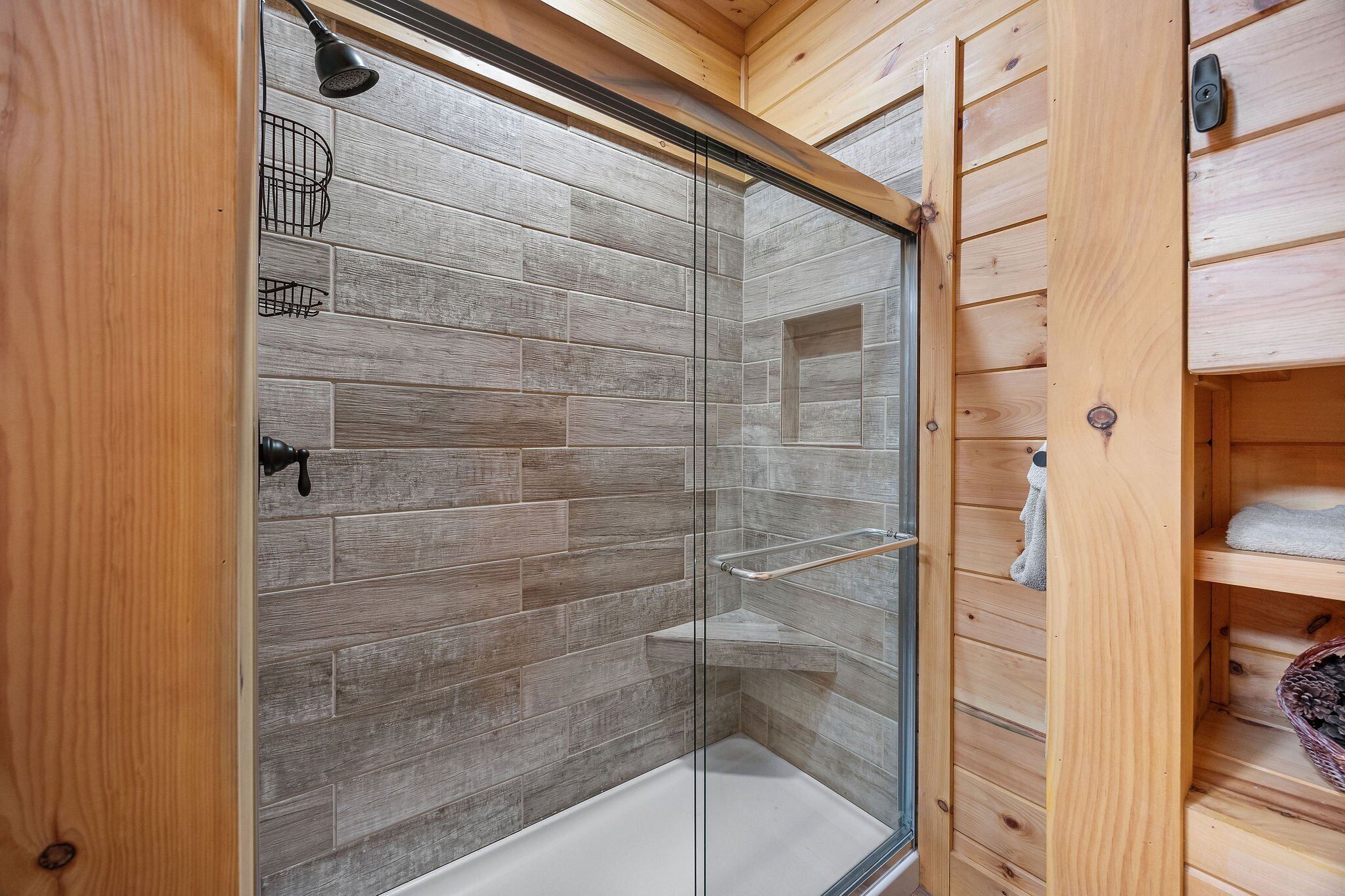 Cabin, 2 Bedrooms | Bathroom | Towels