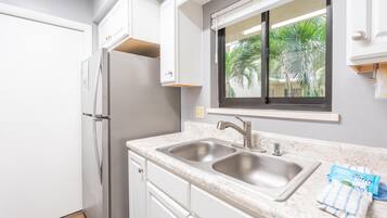 Condo, 1 King Bed (Santa Maria II #111) | Private kitchen | Oven, toaster