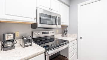 Condo, 1 King Bed (Santa Maria II #111) | Private kitchen