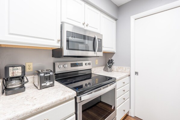 Condo, 1 King Bed (Santa Maria II #111) | Private kitchen