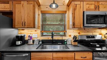 Cabin, 2 Bedrooms | Private kitchen | Fridge, oven, coffee/tea maker