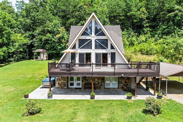 Chalet, 4 Bedrooms | Exterior - Smoky Everest 4 Bedroom Chalet (Newport)