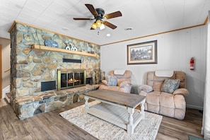 Chalet, 4 Bedrooms | Interior - Smoky Everest 4 Bedroom Chalet (Newport)