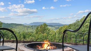 Cabin, 3 Bedrooms | Property grounds