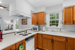 Cabin, 3 Bedrooms | Private kitchen | Fridge, oven, coffee/tea maker - John Wayne View 3 Bedroom Cabin (Del Rio)