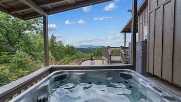 Cabin, 3 Bedrooms | Outdoor spa tub