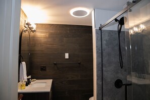 House, 3 Bedrooms | Bathroom