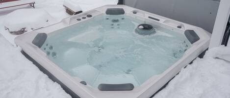 A hot tub in a snowy outdoor setting.