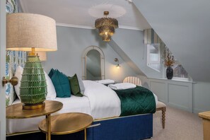 2 bedrooms, iron/ironing board, travel cot, WiFi