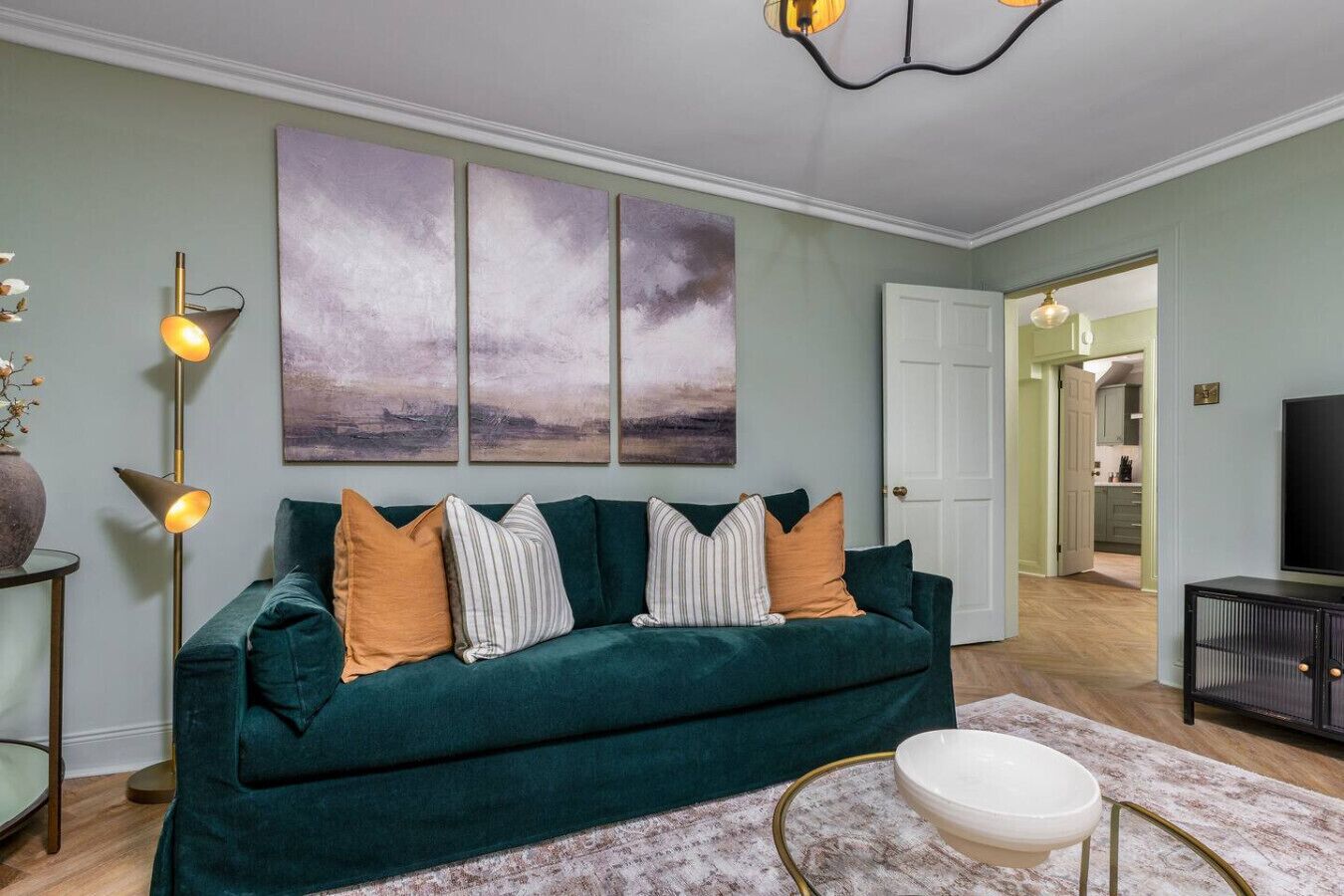 Télévision, cheminée