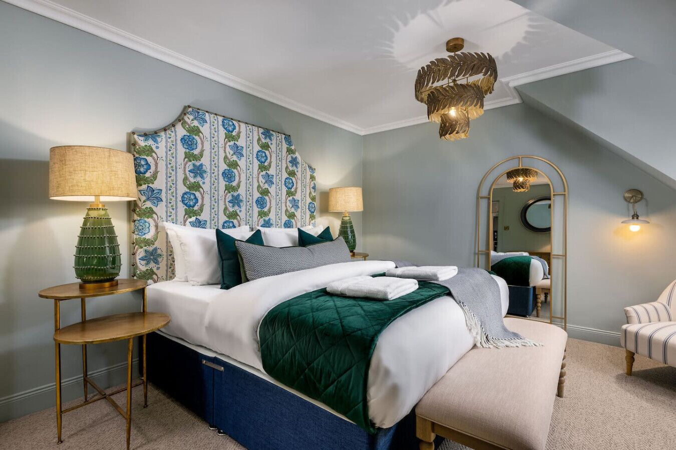 2 habitaciones, tabla de planchar con plancha, cuna de viaje y wifi 