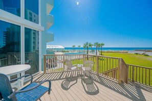 Appart'hôtel, 3 chambres | Restauration extérieure