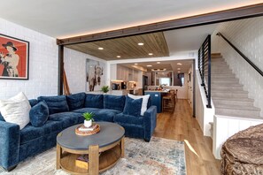 Condo, 3 habitaciones | Área de sala de estar