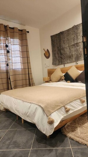Matelas mémoire de forme, rideaux occultants, Wi-Fi gratuit