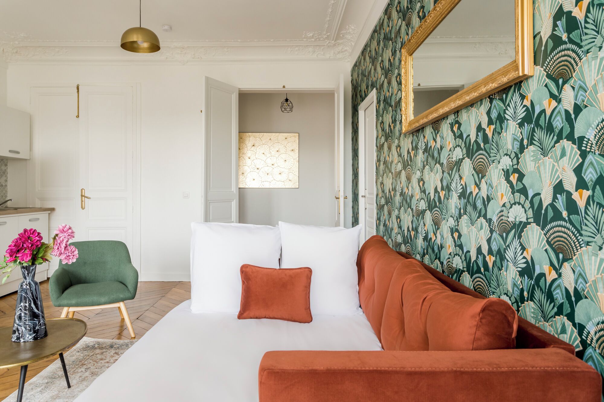 อพาร์ทเมนท์, วิวสวน | บริเวณนั่งเล่น | สมาร์ททีวี 32 นิ้ว พร้อมช่องเคเบิล, Netflix, บริการสตรีมมิ่ง