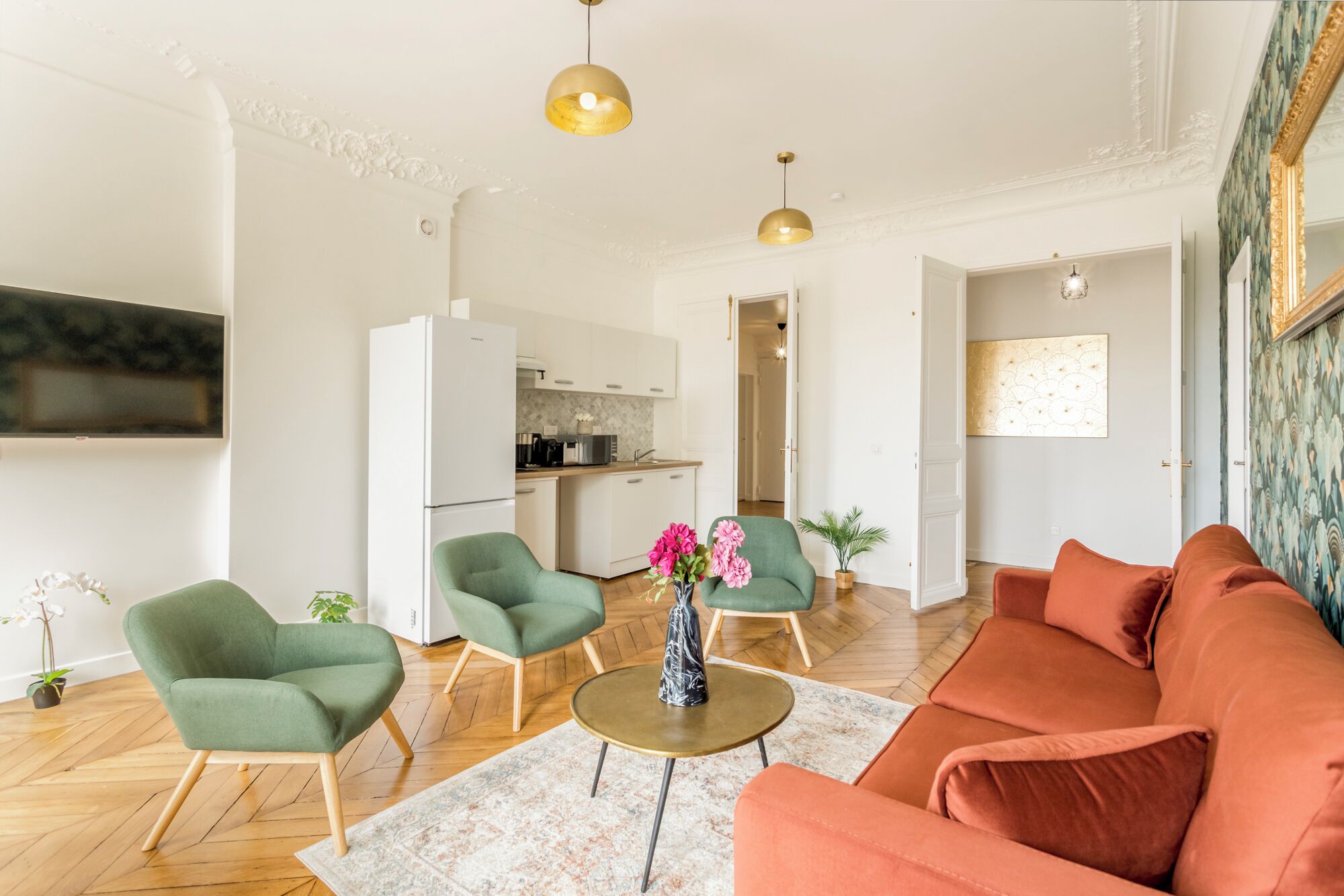 อพาร์ทเมนท์, วิวสวน | บริเวณนั่งเล่น | สมาร์ททีวี 32 นิ้ว พร้อมช่องเคเบิล, Netflix, บริการสตรีมมิ่ง