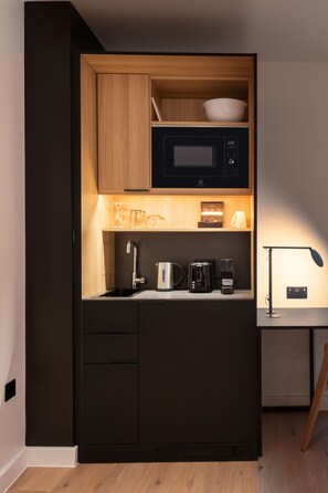 Monolocale Standard | Angolo cottura privato | Frigorifero, microonde, lavastoviglie, tostapane