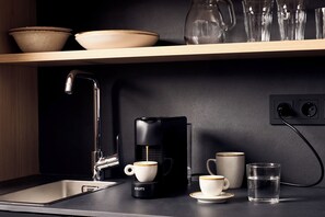 Superior Room, Balcony | Private kitchen - Grea Iras Apartments (Athens)