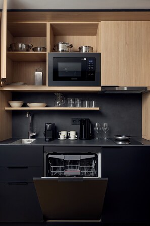 Superior Studio | Private kitchen | Fridge, microwave, dishwasher, electric kettle - Grea Iras Apartments (Athens)