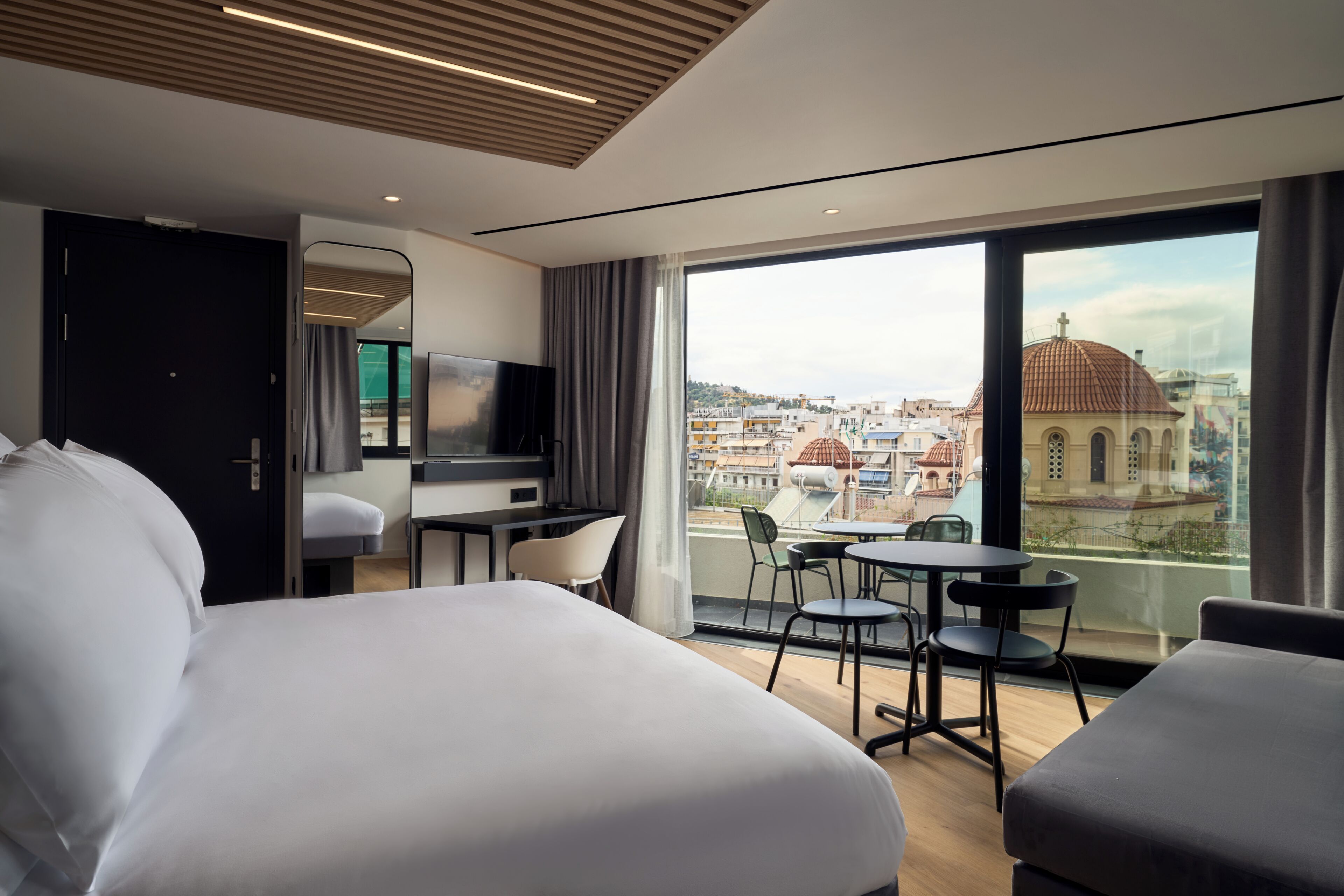 Superior Room, Balcony | In-room safe, desk, laptop workspace, blackout drapes