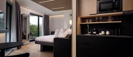 Superior Room, Balcony | Private kitchen | Fridge, microwave, dishwasher, electric kettle