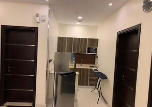 32–tuumainen äly-TV, jossa satelliittikanavat