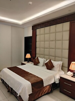 Iron/ironing board, free WiFi, bed sheets - Grand Khayal serviced apartments (Jeddah)