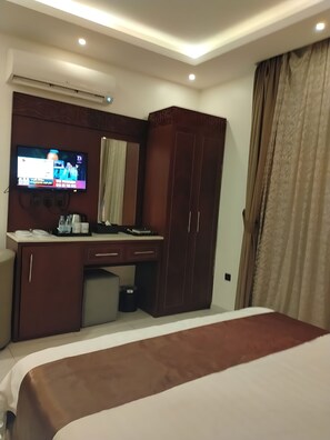 Iron/ironing board, free WiFi - Grand Khayal serviced apartments (Jeddah)