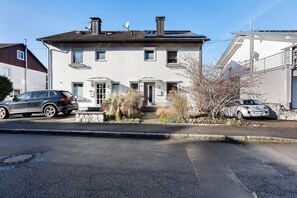 Exterior - Room 'Frank' with Breakfast, Shared Terrace, Shared Garden and Wi-Fi (Wehr)