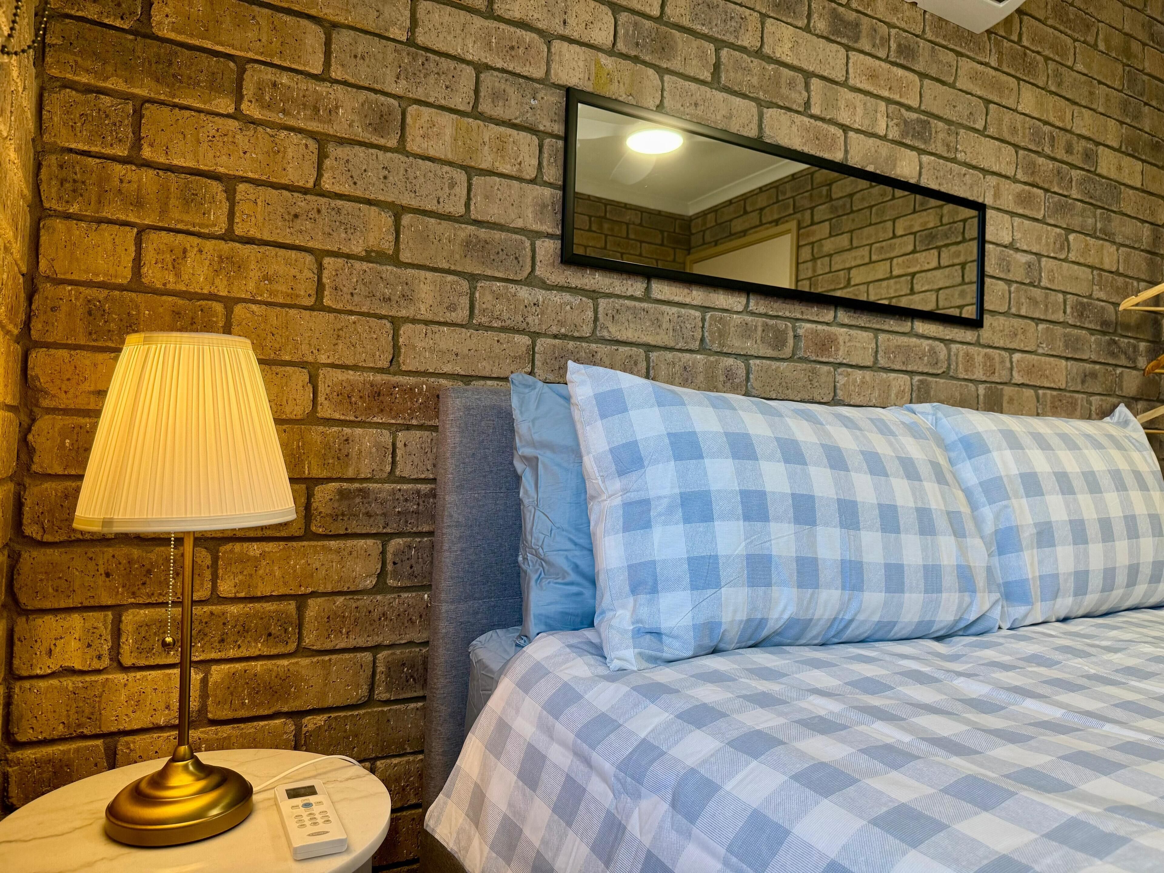 2 室のベッドルーム、アイロン / アイロン台、WiFi (無料)、ベッドシーツ