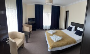 8 habitaciones, wifi y ropa de cama 