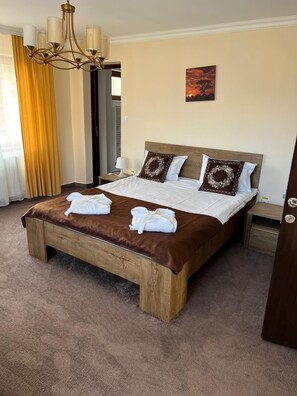 8 habitaciones, wifi y ropa de cama 