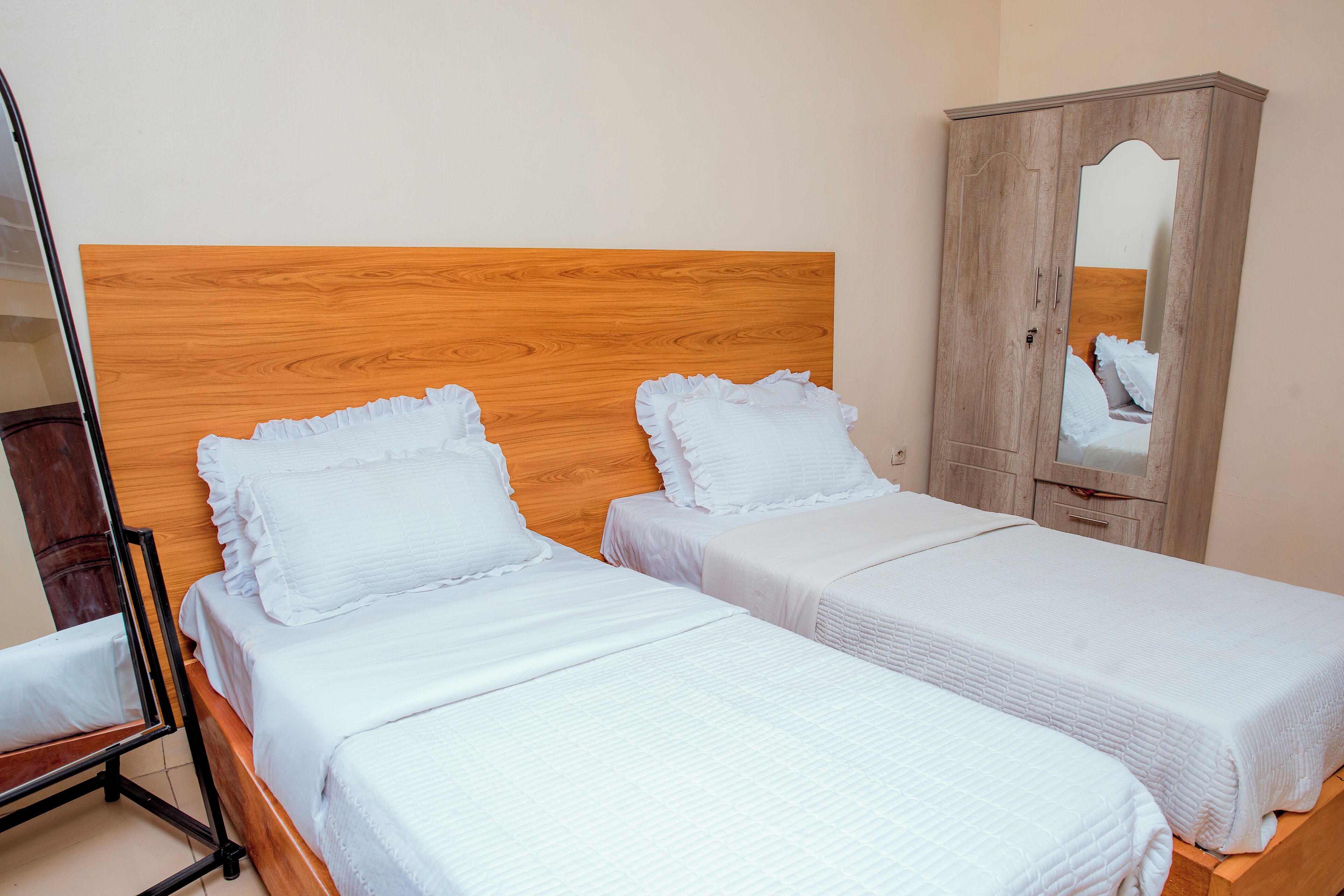 舒適雙人或雙床房, 城市景觀 | 高級寢具、羽絨被、客房內保險箱、書桌