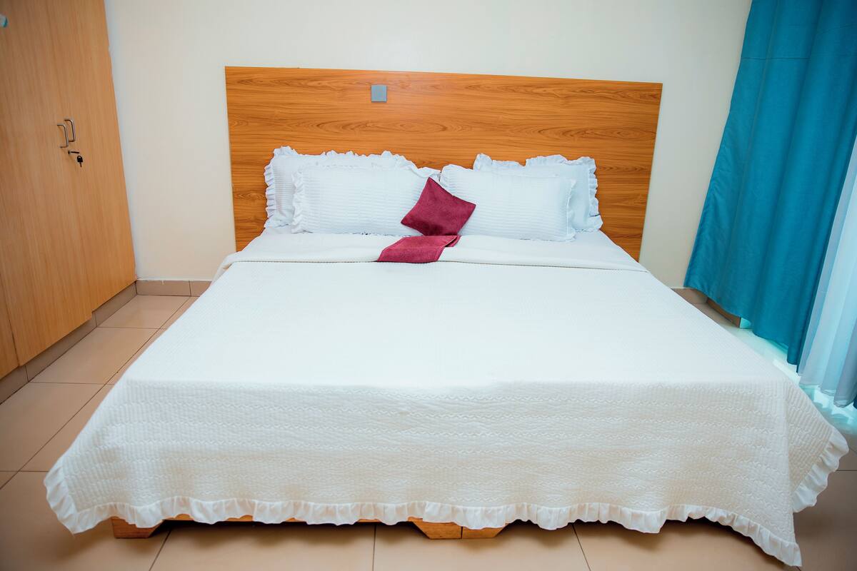 Comfort Double or Twin Room, City View | In-room safe, desk, laptop workspace, blackout drapes