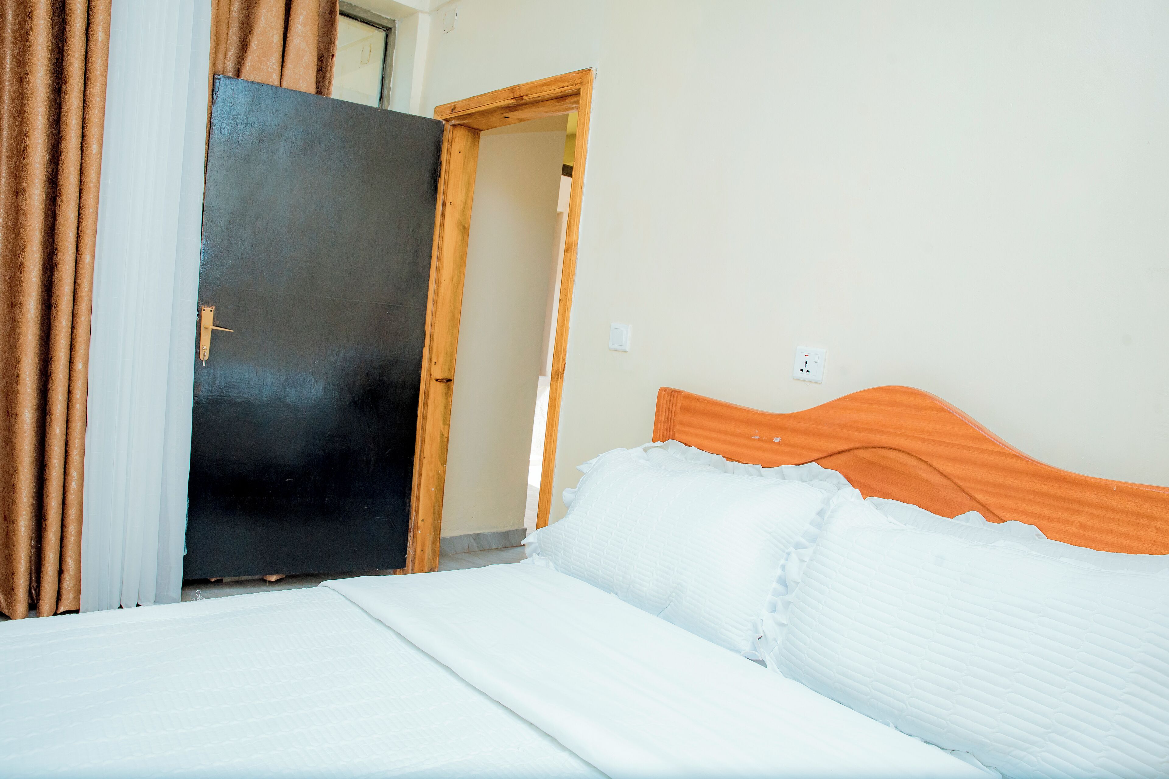 Økonomistudio, terrasse, bakgårdsutsikt | Sengetøy av topp kvalitet, dundyner, safe på rommet og skrivebord