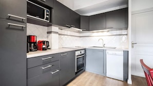 Coffee/tea maker, fridge, oven, dishwasher - Rosael 8 (Les Belleville)